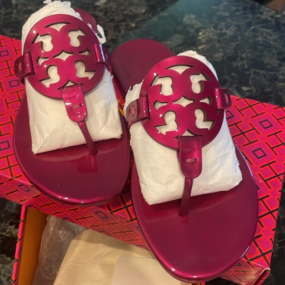 Tory Burch Miller patent soft Sandals - Picture 4 of 14